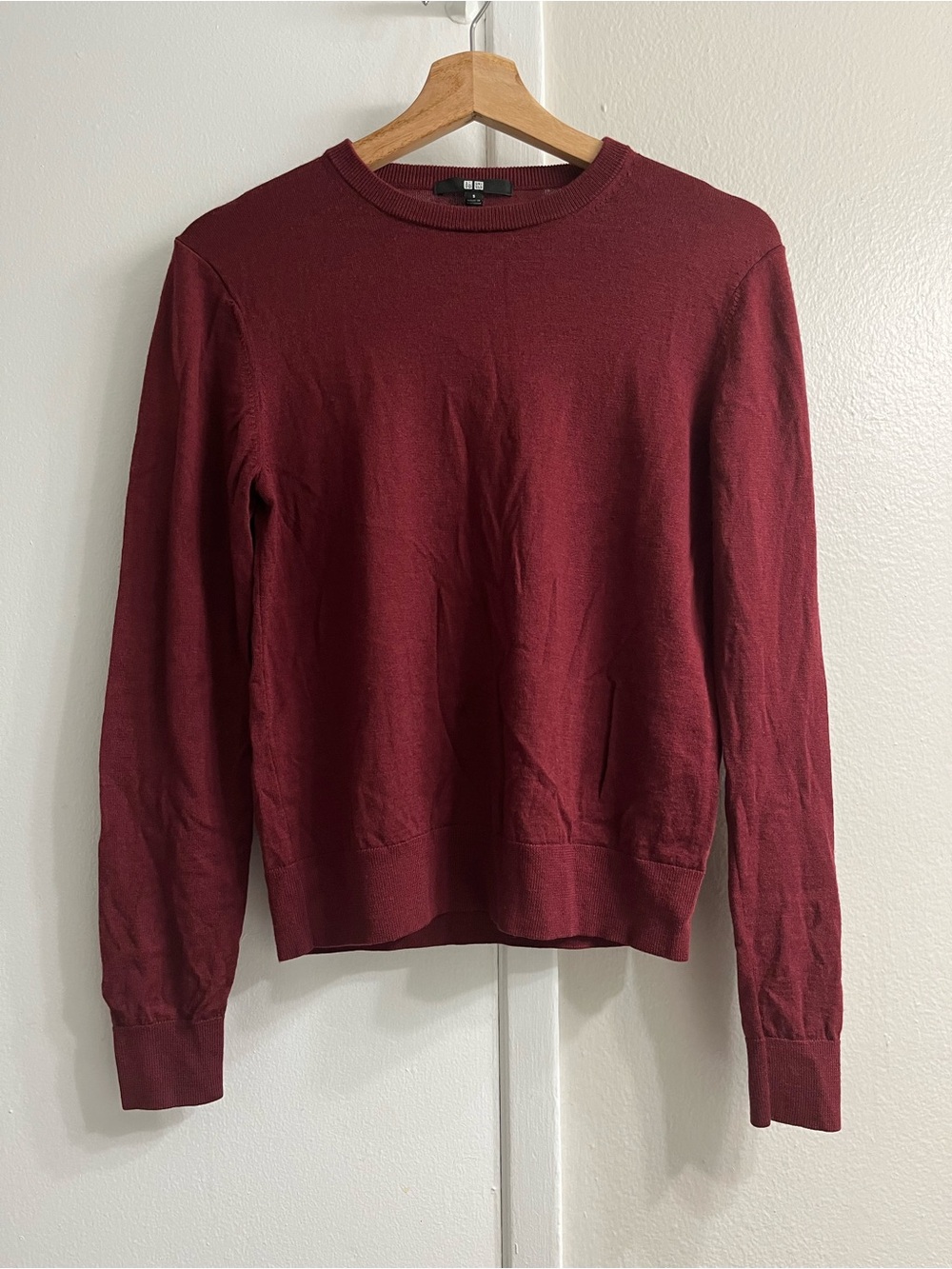 100% wool Uniqlo Crewneck Sweater in Wine